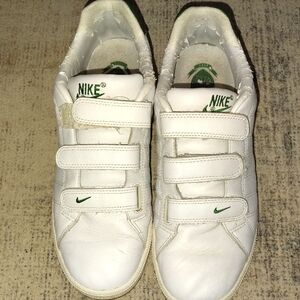 Nike White and Green Velcro Sneakers